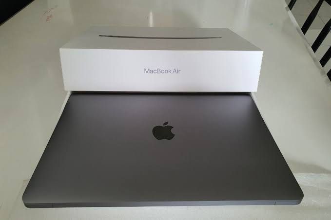 APPLE MACBOOK AIR 13" M1 | APPLE M1 CHIP | 8GB UNIFIED MEMORY | 256GB SSD | INTEGRATED APPLE M1 GRAPHICS | 13.3" RETINA DISPLAY WITH TRUE TONE | MACOS | BRAND NEW LAPTOP