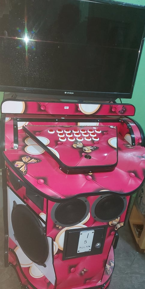 VIDEOKE SET (32 INS LED TV, 1 TB MEGAVISION PLAYER, 650 WATTS AMPLIFIER, 4 PCD 12 INS SPEAKER ROCKFORD)