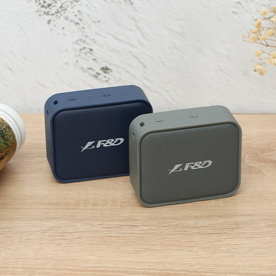 F&D W5 PORTABLE WITH 5+ HOUR PLAYTIME BLACK BLUETOOTH SPEAKER